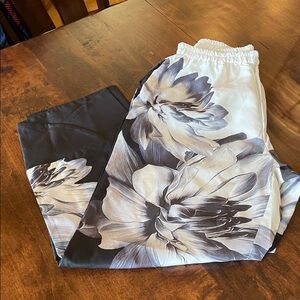 Flowy satin Floral Black and White Pants